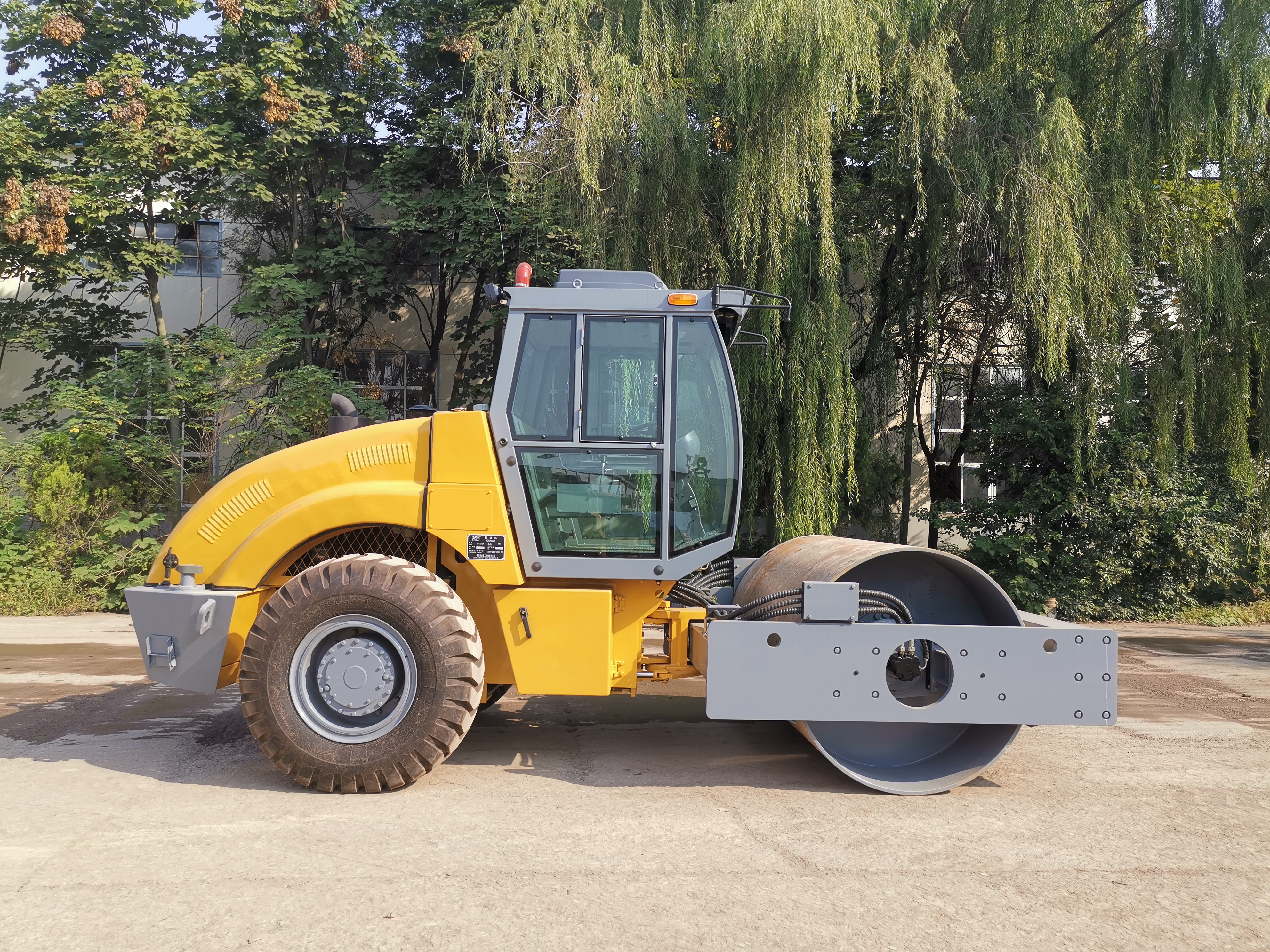 LTD210H road roller Lutong 10 Ton Hydraulic Single Drum Road Roller